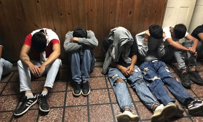 La Plata - Descontrol a la salida de un boliche, atacaron a la policía, varios aprehendidos